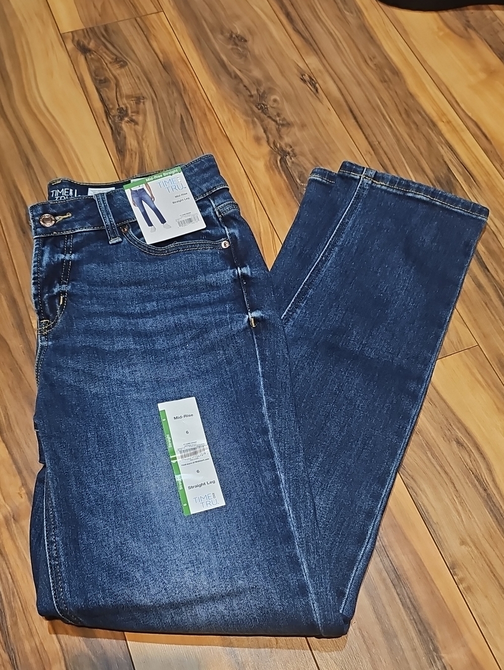 TIME AND TRU Women's 6 Mid-rise Straight Dark Blue Jeans New With Tags